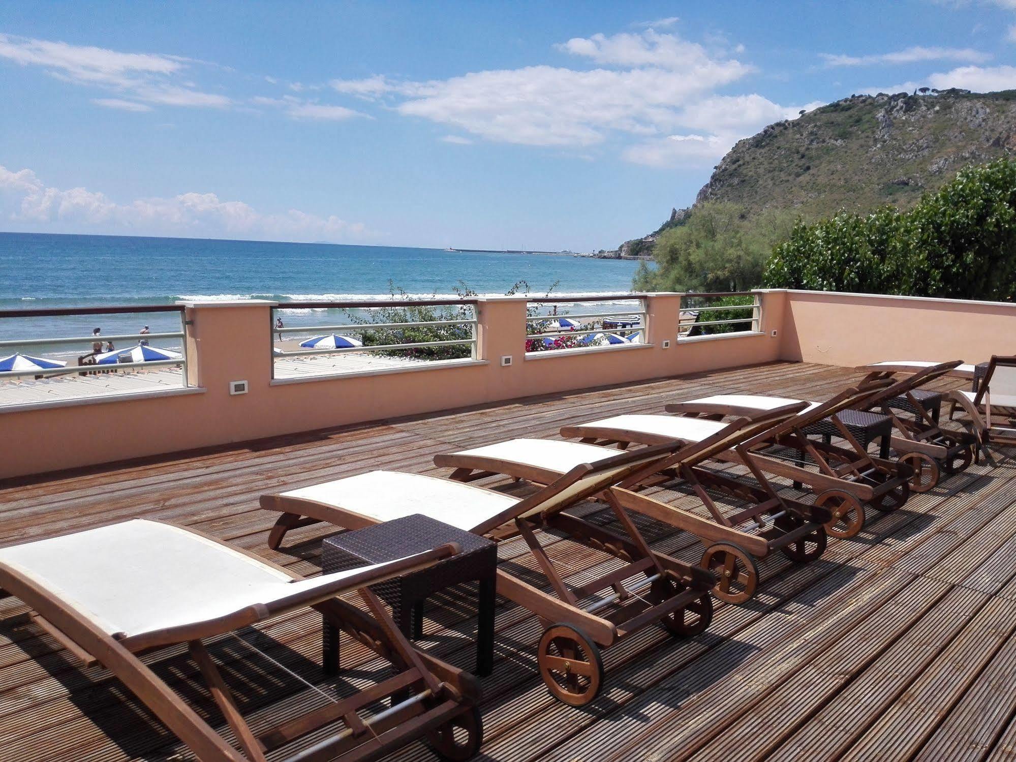 Hotel Acquasanta Terracina Exterior photo
