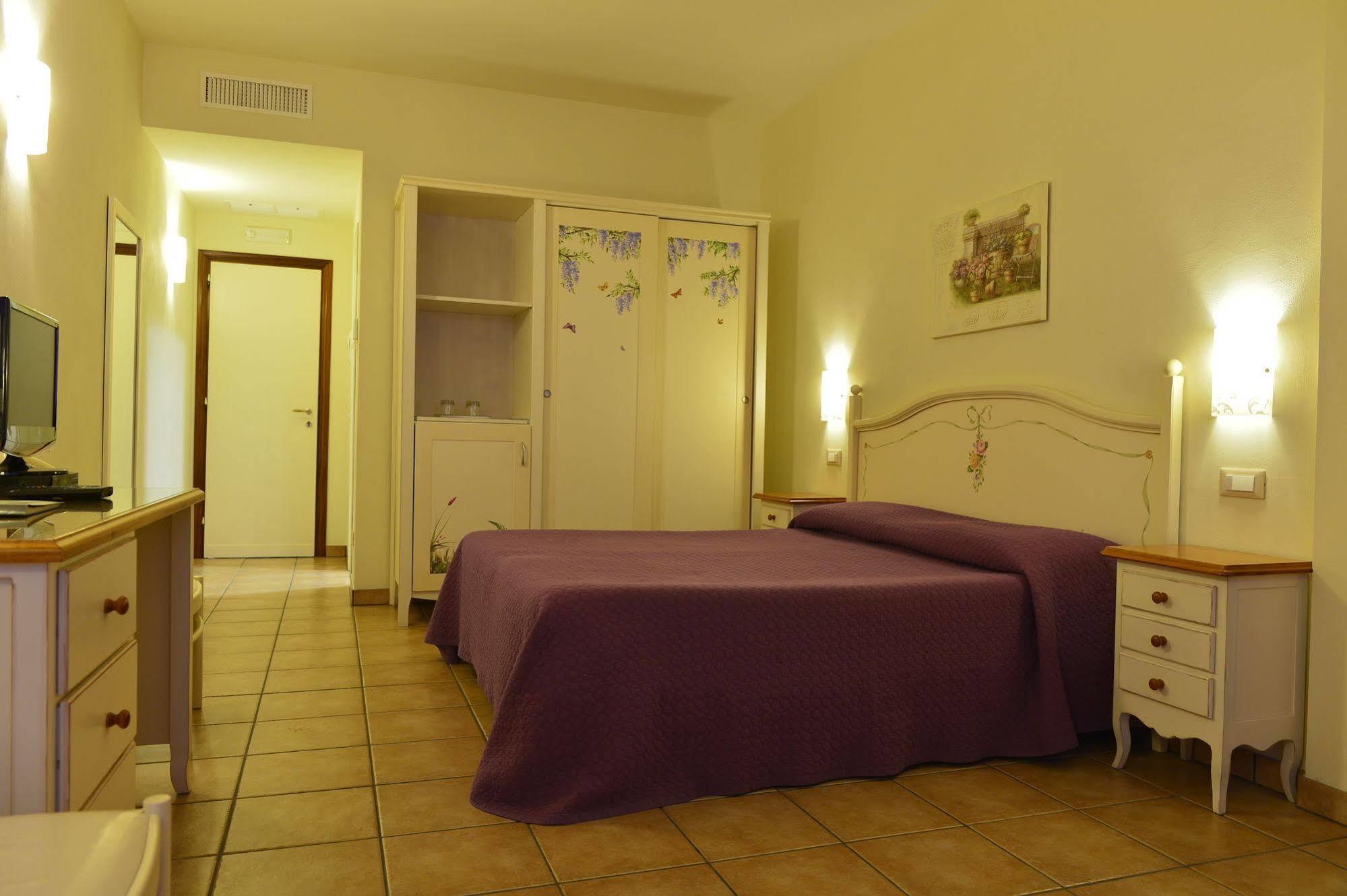 Hotel Acquasanta Terracina Exterior photo
